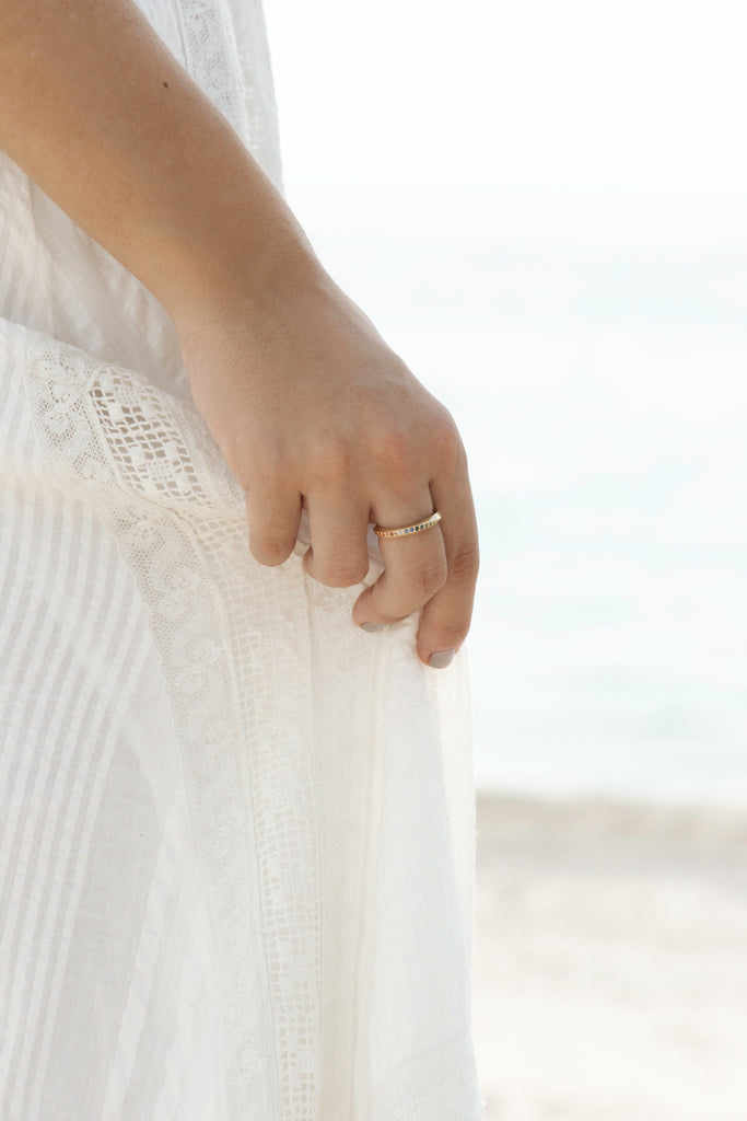Twisted 14k gold ring sprinkled with multicolored sapphires creating the perfect rainbow gradient. A delicate and mystical piece inspired by the visible spectrum. 